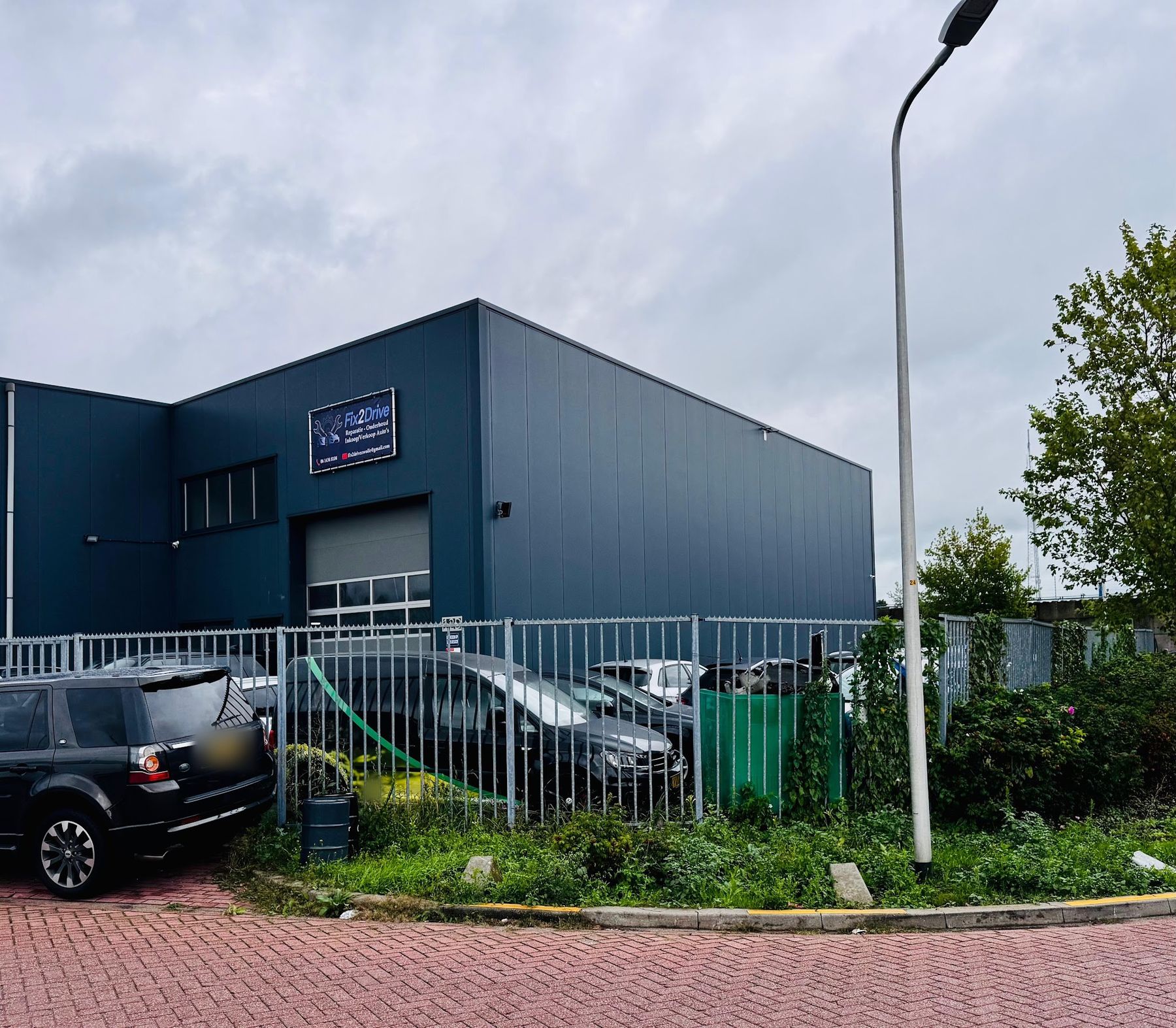Het pand van Fix2Drive vanaf de straat