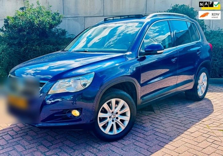 Donkerblauwe SUV uit het aanbod van Fix2Drive